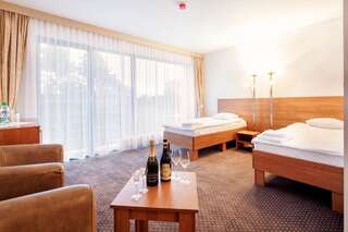 Отель Hotel Marina Diana Бялобжеги Двухместный номер с 1 кроватью или 2 отдельными кроватями-1